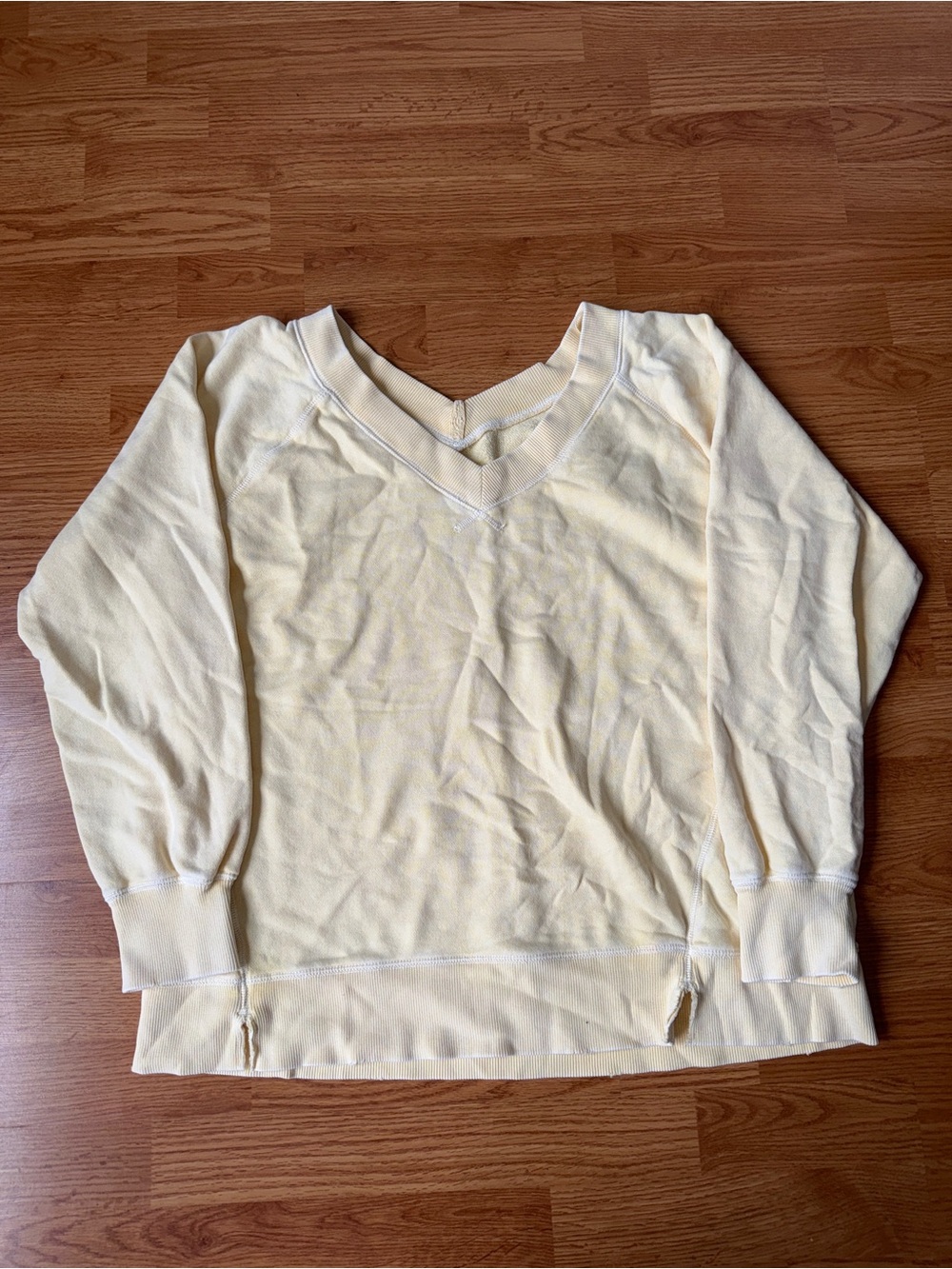 Aerie Downtime V-Neck
Sweatshirt Size Medium